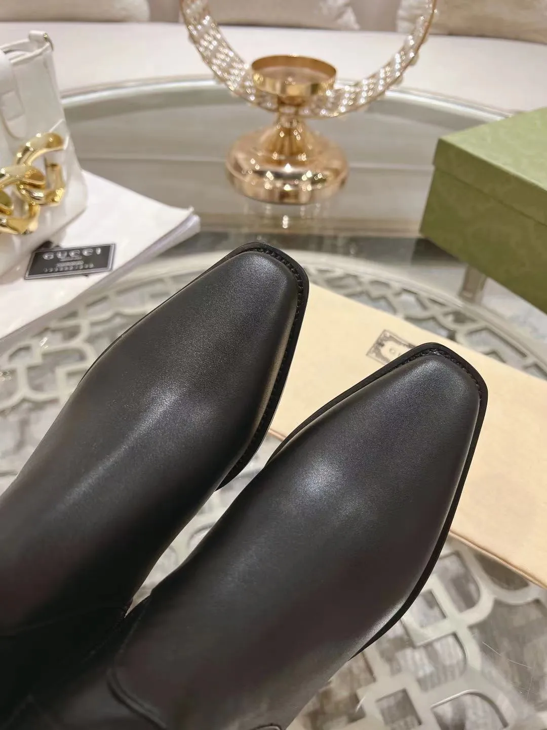👟👟Ex-factory price 600👟👟 Gucci's latest popular half-horsebit detail boots for autumn and winter, European and American punk style riding boots, horsebit detail boots, the same style as the big-name street style darlings of European and American stars. Upper: Calfskin imported from Italy Size: 35-42#